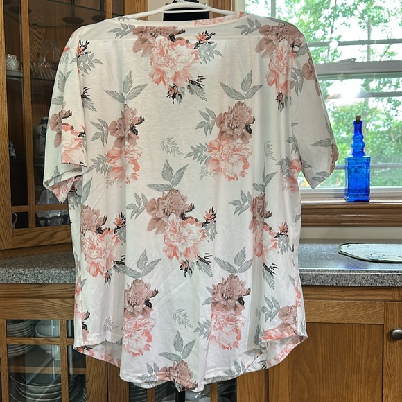 Lovely Muted Floral Tunic - Picture 3 of 4